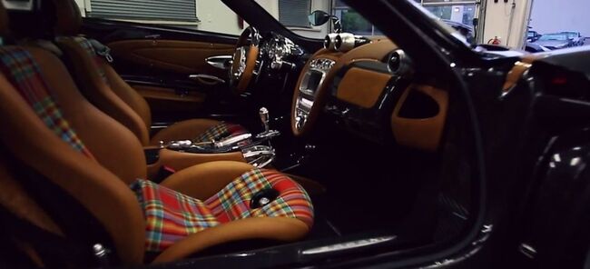 Pagani Huayra Scozia interior