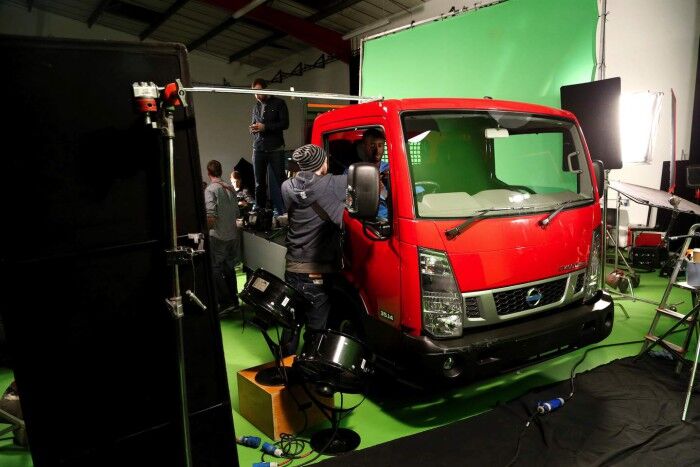 Yaya Toure anuncio nissan vehiculos comerciales 06