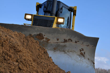 ¿Por qué a las máquinas niveladoras se les llama Bulldozer?