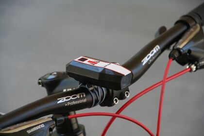 Byxee, el invento que ve la carretera mejor que el ciclista