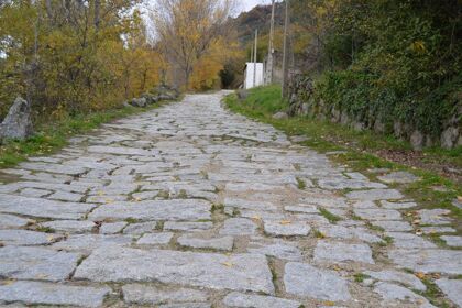 ¿Por qué las calzadas romanas apenas tenían curvas?