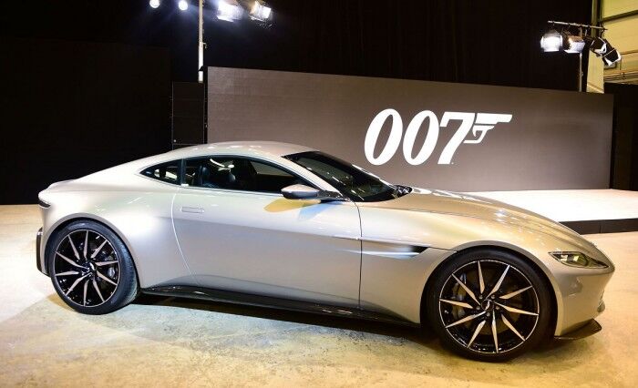 Aston Martin DB10 2015 06