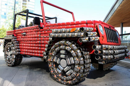 El Jeep Wrangler fabricado con latas de comida