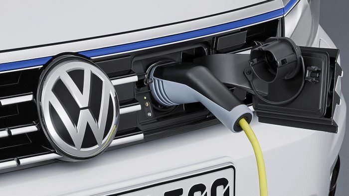 Volkswagen Passat GTE Recarga Frontal E1615887771317 700x394