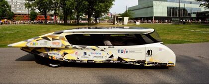 Este coche solar genera más energía de la que consume