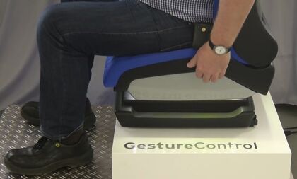 Este asiento inteligente se ajusta con el gesto de la mano
