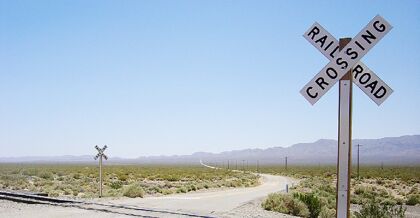¿Un paso a nivel iluminado por la energía que genera el tren?