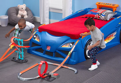 Hot Wheels Race Car Bed: cama, coche y pista de carreras en uno