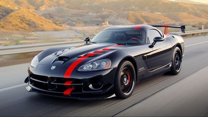 ¿Qué harías con una colección de 79 Dodge Viper solo para ti?