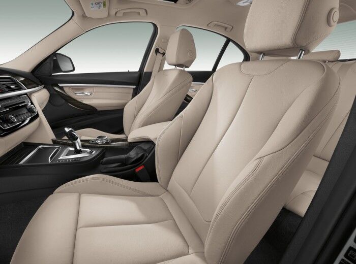 BMW 330e 2016 interior 4