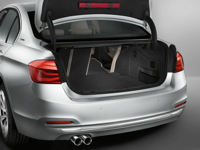 BMW 330e 2016 maletero 1