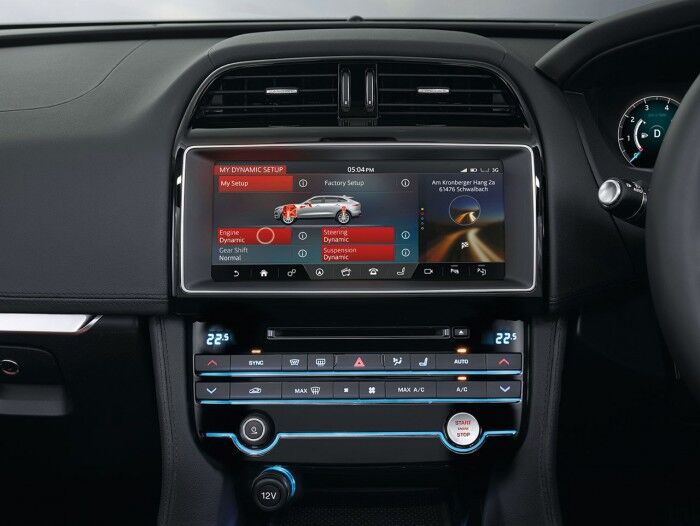 Jaguar F-PACE Portfolio 2016 interior 07
