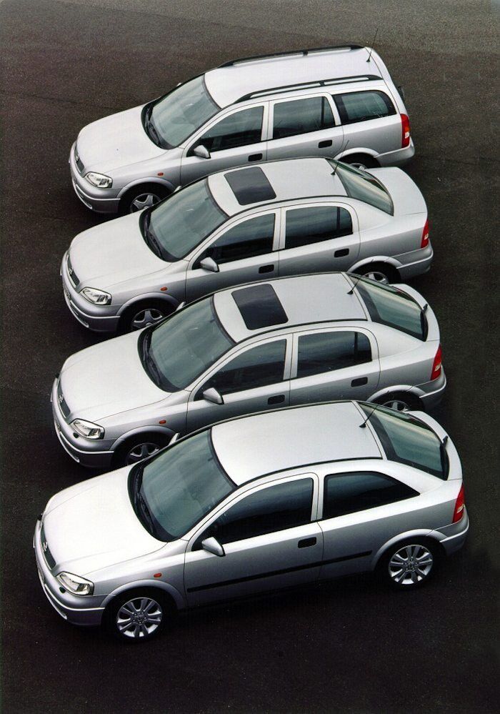 Silver streak: The most popular body styles of the Opel Astra G – station wagon, notchback, five and three-door hatchback (from back to front).