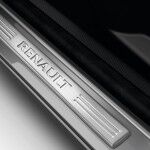 Renault Clio IV SL Premium 2015 Interior 04 150x150