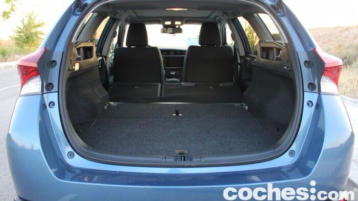 Toyota Auris Touring Sports 2015 maletero 13