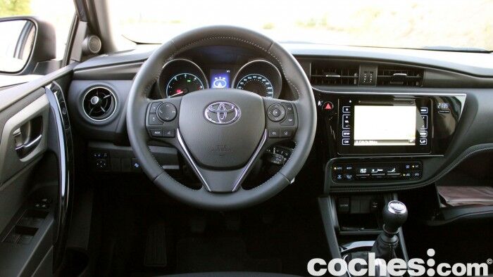 Toyota Auris Touring Sports 2015 prueba interior 11