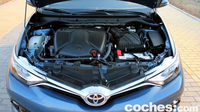 Toyota Auris Touring Sports 2015 prueba motor 2