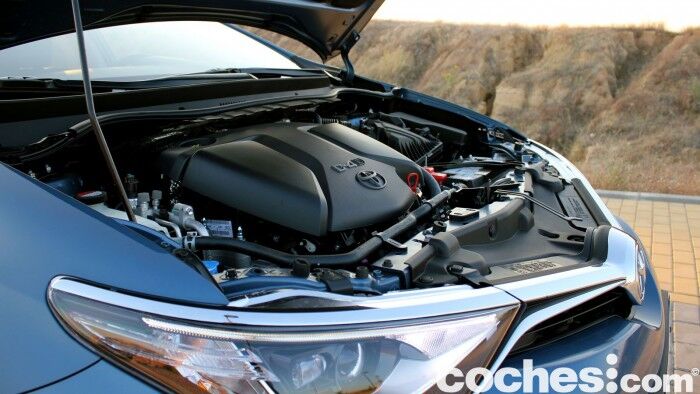 Toyota Auris Touring Sports 2015 prueba motor 3