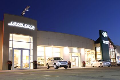 Dos niños cavan un túnel en su guardería para ir a comprar un Jaguar