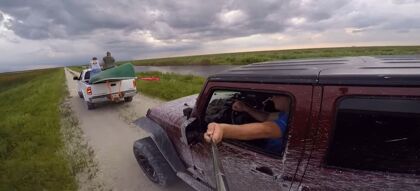 Otro accidente de coche con palo-selfie (que pudo acabar fatal)