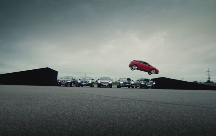 publicidad lanzamiento Opel Astra 2016 salto