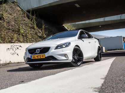 Volvo V40 Carbon Edition 2015