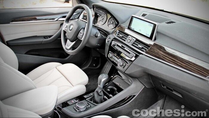 BMW_X1_xDrive20d_026