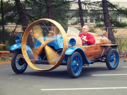 ¿Un coche? ¿Un helicóptero? No, es el Helicron de 1932