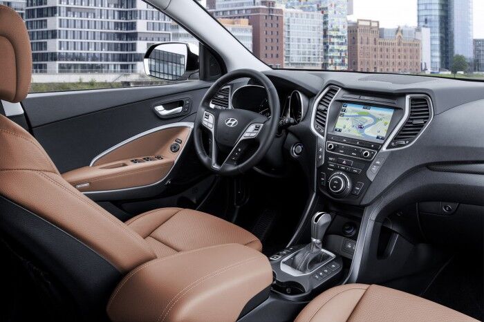 Hyundai Santa Fe 2016 interior 02