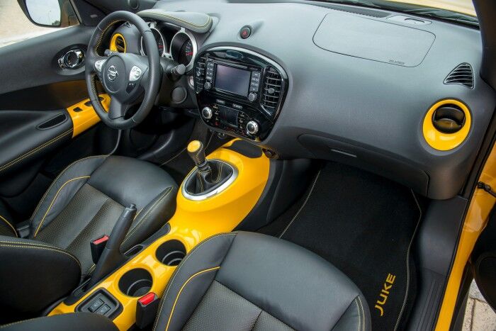 Nissan Juke N-Connecta 2015 interior 04