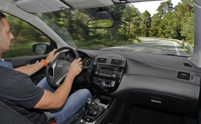 Nissan Pulsar 2016 interior 1
