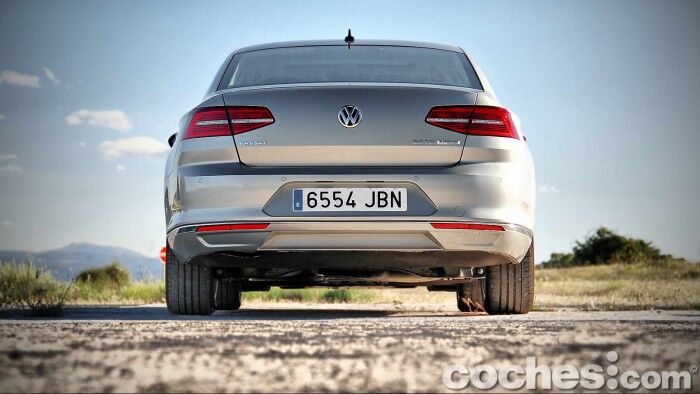 Volkswagen_Passat_2.0TDI_BMT_015