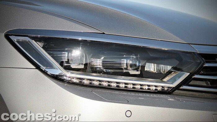 Volkswagen_Passat_2.0TDI_BMT_021