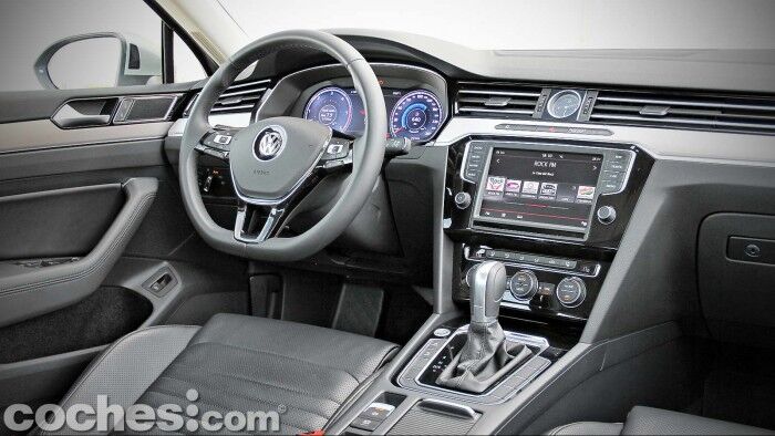 Volkswagen_Passat_2.0TDI_BMT_035