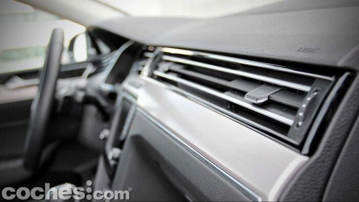 Volkswagen_Passat_2.0TDI_BMT_036