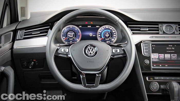 Volkswagen_Passat_2.0TDI_BMT_037