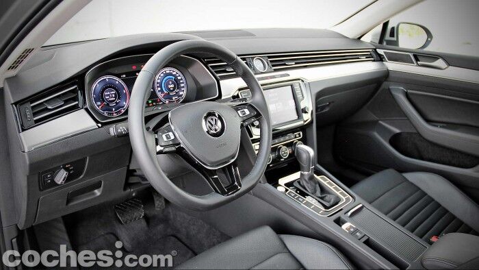 Volkswagen_Passat_2.0TDI_BMT_048