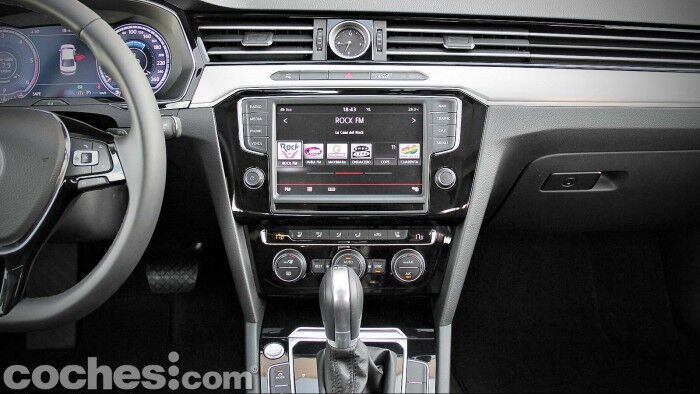 Volkswagen_Passat_2.0TDI_BMT_049