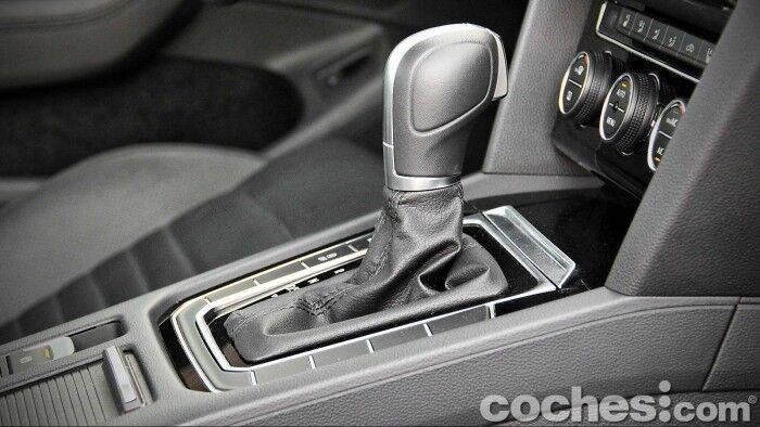 Volkswagen_Passat_2.0TDI_BMT_052