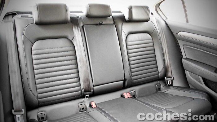Volkswagen_Passat_2.0TDI_BMT_054