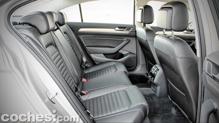 Volkswagen_Passat_2.0TDI_BMT_060