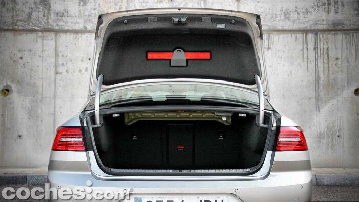 Volkswagen_Passat_2.0TDI_BMT_062