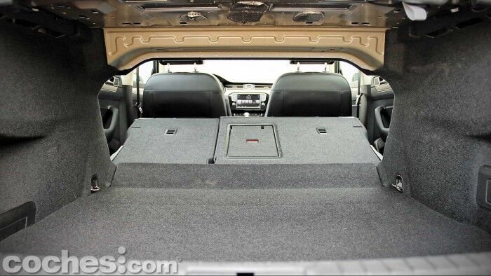 Volkswagen_Passat_2.0TDI_BMT_067