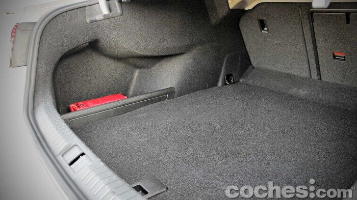 Volkswagen_Passat_2.0TDI_BMT_068
