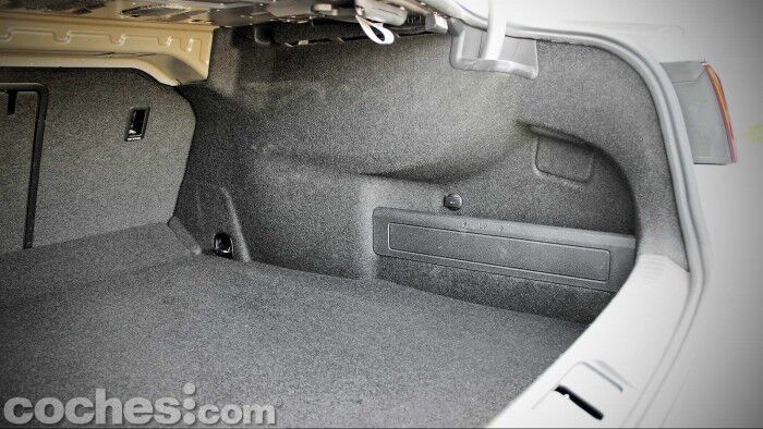 Volkswagen_Passat_2.0TDI_BMT_069