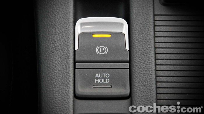 Volkswagen_Passat_2.0TDI_BMT_076