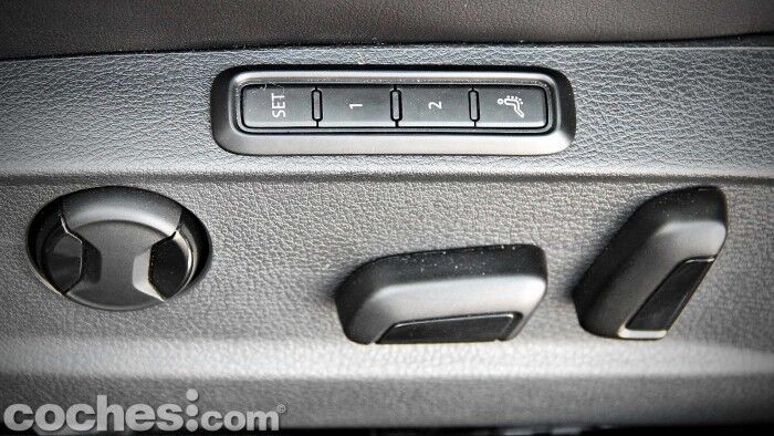 Volkswagen_Passat_2.0TDI_BMT_079