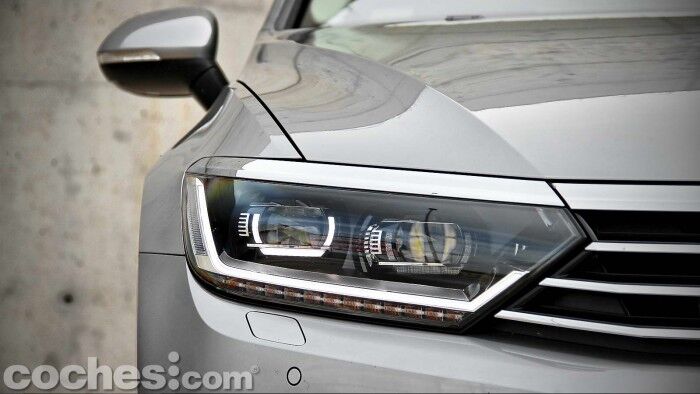 Volkswagen_Passat_2.0TDI_BMT_088