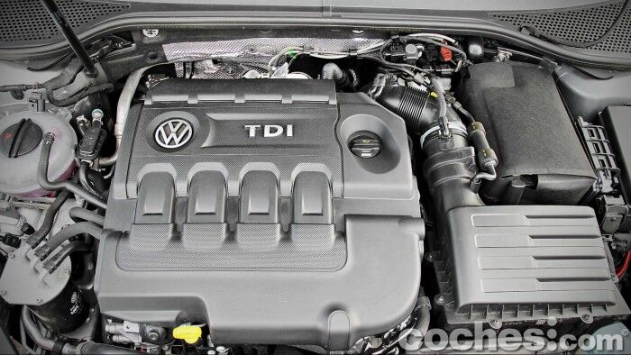 Volkswagen_Passat_2.0TDI_BMT_093