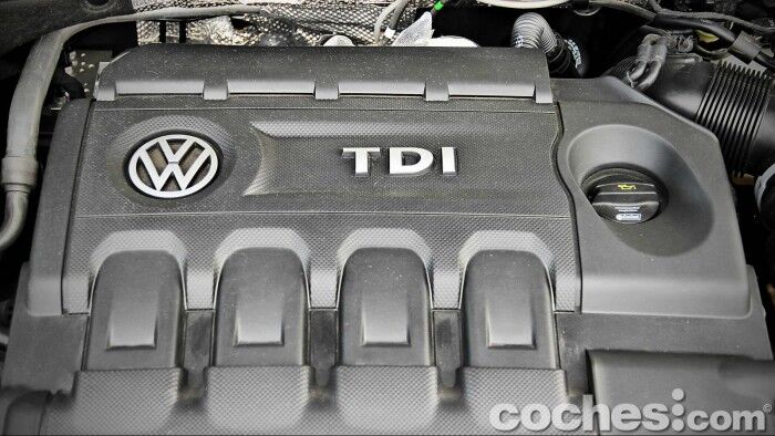 Volkswagen_Passat_2.0TDI_BMT_094